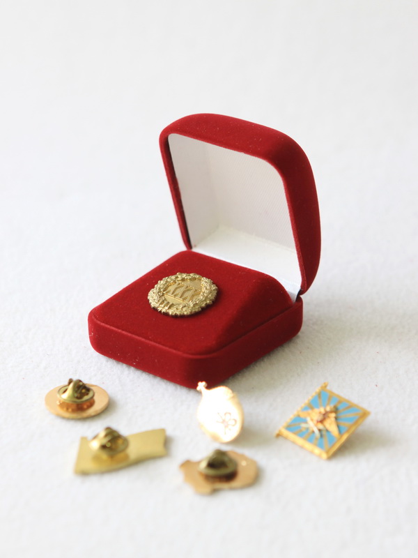 Футляр (53х59х33 мм) под значок на цанге Футляр (53х59х33 мм) под значок на цанге