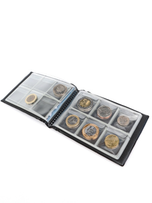 Карманный монетный альбом 138х99х18 мм для размещения 60 монет, горизонтальный, тёмно-бордовый