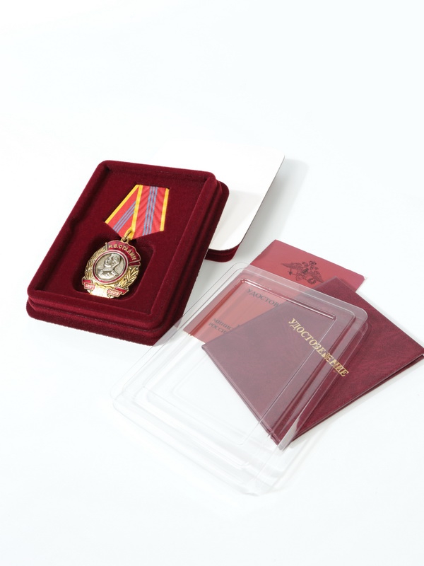  Сувенирная упаковка (110х139х22 мм) под орден на пятиугольной колодке и удостоверение (81х112х6 мм), тёмно-бордовый