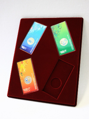 Планшет S (234х296х12 мм) для 4 Олимпийских монет Сочи-2014 в блистере. Вертикальный Планшет S (234х296х12 мм) для 4 Олимпийских монет Сочи-2014 в блистере. Вертикальный