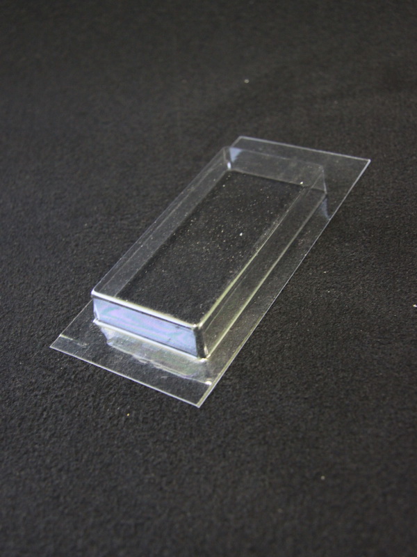 Блистер с загибом краев для изделия 50х105х15 мм