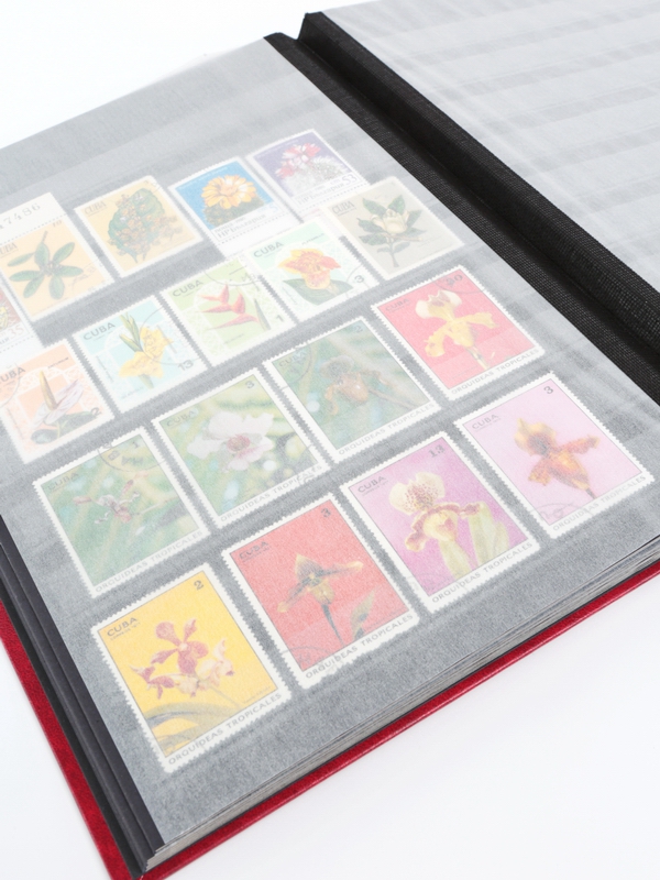 Альбом для марок (кляссер CLASSIC). 16 листов (32 страницы) из чёрного картона с промежуточными листами из пергамина. Красный. Prinz, 2015