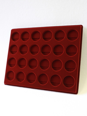 Планшет S (234х296х12 мм) для 24 монет в капсулах CAPS 34 Leuchtturm. Диаметр ячейки 40 мм, тёмно-бордовый  Планшет S (234х296х12 мм) для 24 монет в капсулах CAPS 34 Leuchtturm. Диаметр ячейки 40 мм, тёмно-бордовый