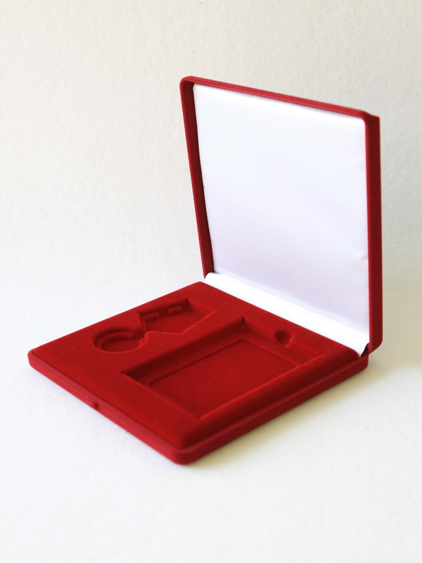  Футляр (165х165х27 мм) под медаль РФ d-35 мм и удостоверение (72х103х7 мм), тёмно-синий