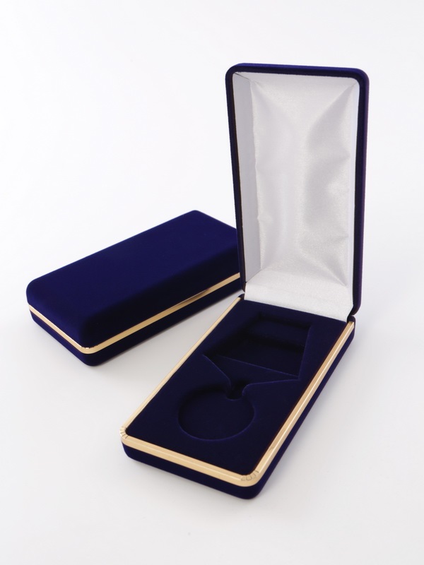 Футляр с золотым ободком (62х116х26 мм) под медаль РФ d-32 мм с пятиугольной колодкой, тёмно-синий