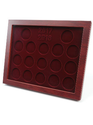 Витрина LOUVRE для 3 золотых и 14 серебряных монет «Футбол 2018» в капсулах