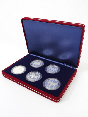 Футляр замшевый (182х128х34 мм) на 5 монет в капсулах (диаметр 44 мм), тёмно-синий  Футляр замшевый (182х128х34 мм) на 5 монет в капсулах (диаметр 44 мм), тёмно-синий