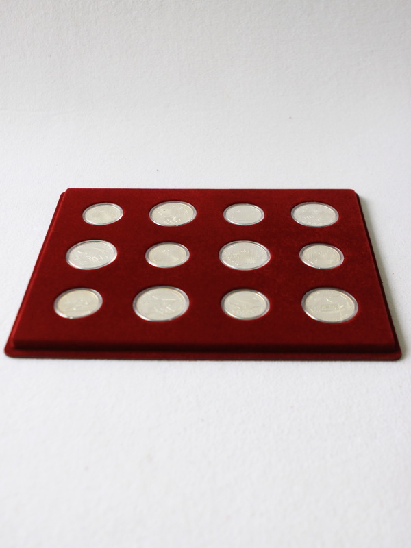 Набор из двух планшетов S (234х296х12 мм) для серебряных монет «Олимпиада-80» в оригинальных капсулах, тёмно-бордовый  Набор из двух планшетов S (234х296х12 мм) для серебряных монет «Олимпиада-80» в оригинальных капсулах, тёмно-бордовый