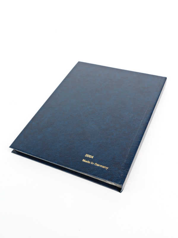 Альбом для марок (кляссер CLASSIC). А5. 8 листов (16 страниц) из чёрного картона с промежуточными листами из пергамина. Тёмно-синий. Prinz, 2004