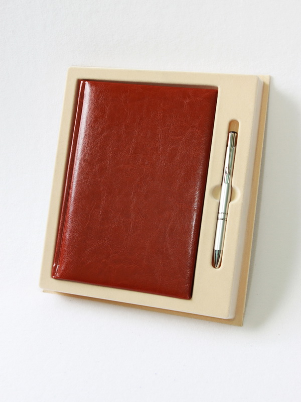 Сувенирная упаковка под ежедневник А5 и ручку