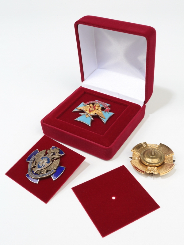  Футляр (92х92х52 мм) под знак с винтом, светло-бордовый