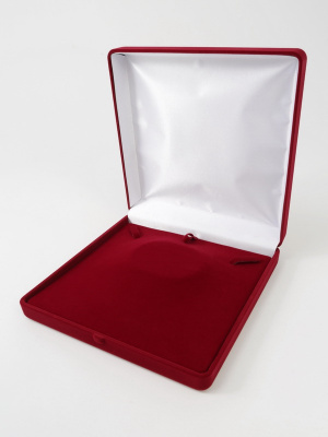 Футляр (169х169х39 мм) с ложементом для колье, светло-бордовый Футляр (169х169х39 мм) с ложементом для колье, светло-бордовый
