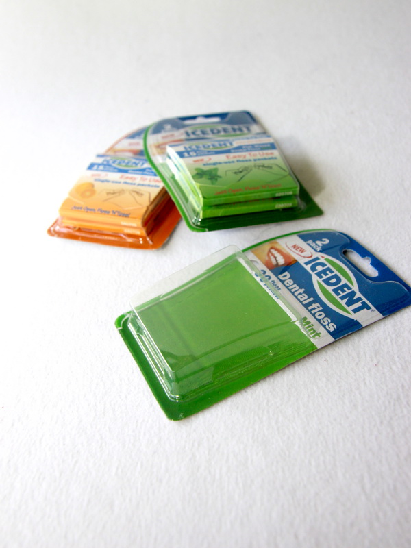 Блистер с приваркой для зубной нити