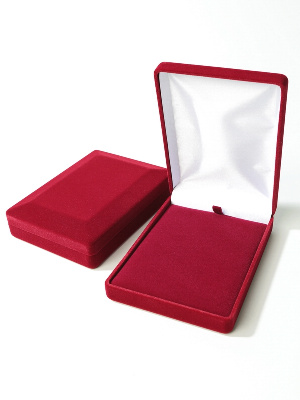 Футляр (90х124х32 мм) с универсальной подложкой