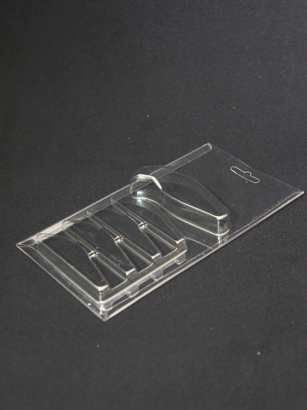 Блистер с загибом краев для набора рыболовных приманок