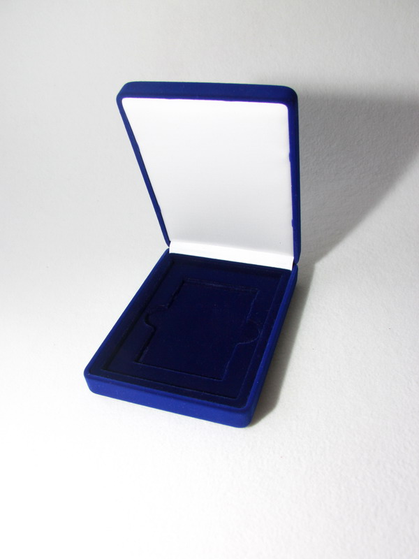 Футляр флокированный (90х124х32 мм) под плакетку Ю.А.Гагарина