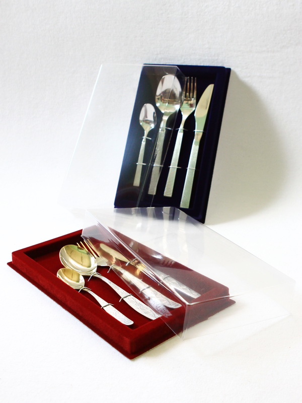  Сувенирная упаковка под набор из 4-х столовых предметов (145х255х32 мм), зелёный