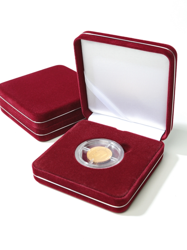 Футляр замшевый (92х92х34 мм) для 1 монеты в капсуле (диаметр 44 мм), логотип Банк России, тёмно-бордовый/персонализация