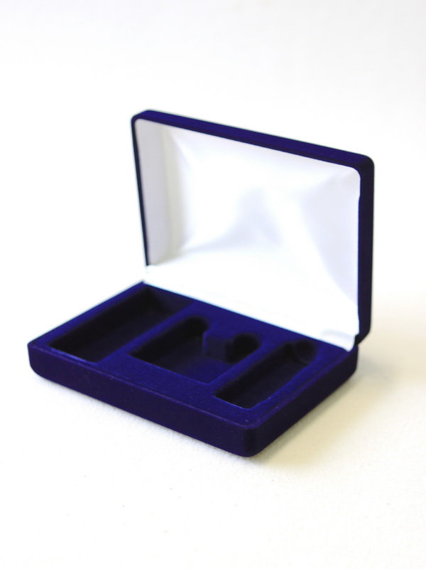 Футляр флокированный (102х142х42 мм) для плеера, наушников и USB-кабеля