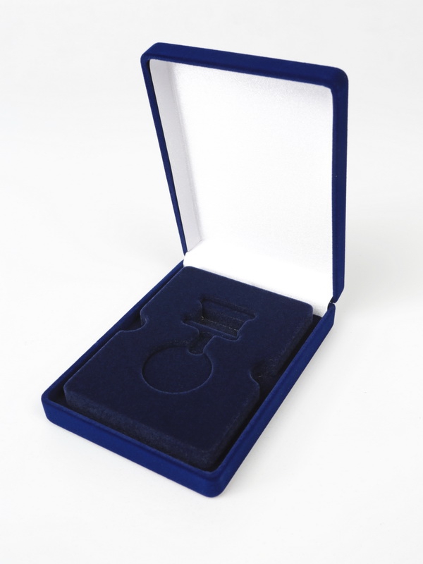  Футляр (90х124х32 мм) для медали на квадро колодке (удлинённая). Вынимаемый ложемент, тёмно-синий