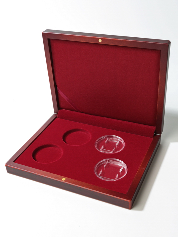 Деревянный футляр (194х149х32 мм) для 4 монет в капсулах (диаметр 46 мм)