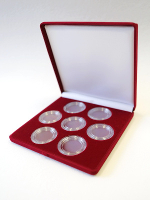 Футляр (165х165х27 мм) на 7 монет в капсулах (диаметр 44 мм)