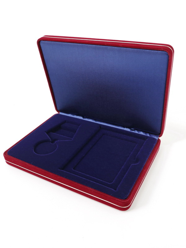  Футляр замшевый (182х128х34 мм) под медаль РФ d-32 мм и удостоверение (74х104х5 мм), тёмно-синий