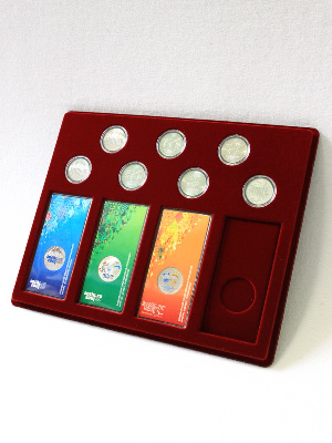 Планшет S (234х296х12 мм) для 4 монет Сочи-2014 в блистерах и 7 монет Сочи-2014 в капсулах Leuchtturm (Диаметр 33 мм) Планшет S (234х296х12 мм) для 4 монет Сочи-2014 в блистерах и 7 монет Сочи-2014 в капсулах Leuchtturm (Диаметр 33 мм)