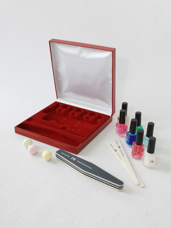 Футляр из кожзаменителя (192х194х42 мм) под набор лаков и пилочек для ногтей