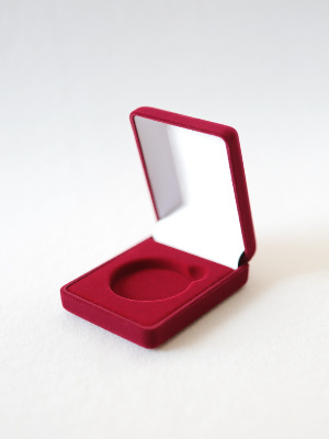 Футляр (61х79х32 мм) для 1 монеты из серии Australian Lunar Series II (50 cents, 1/2 oz silver proof) в капсуле Футляр (61х79х32 мм) для 1 монеты из серии Australian Lunar Series II (50 cents, 1/2 oz silver proof) в капсуле