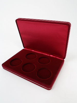 Футляр замшевый (182х128х34 мм) на 5 монеты в капсулах (диаметр 46 мм) Футляр замшевый (182х128х34 мм) на 5 монеты в капсулах (диаметр 46 мм)