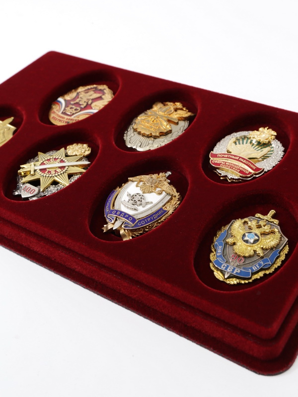 Планшет M (150х239х20 мм) на 7 ячеек (63х40х7 мм) (под знаки с винтом), тёмно-бордовый