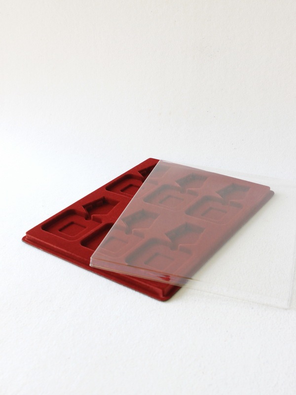 Планшет S (234х296х12 мм) на 6 орденов с пятиугольной колодкой. Вертикальный, тёмно-бордовый