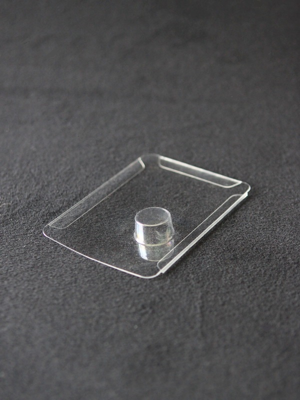 Блистер с загибом краев под значок и календарик