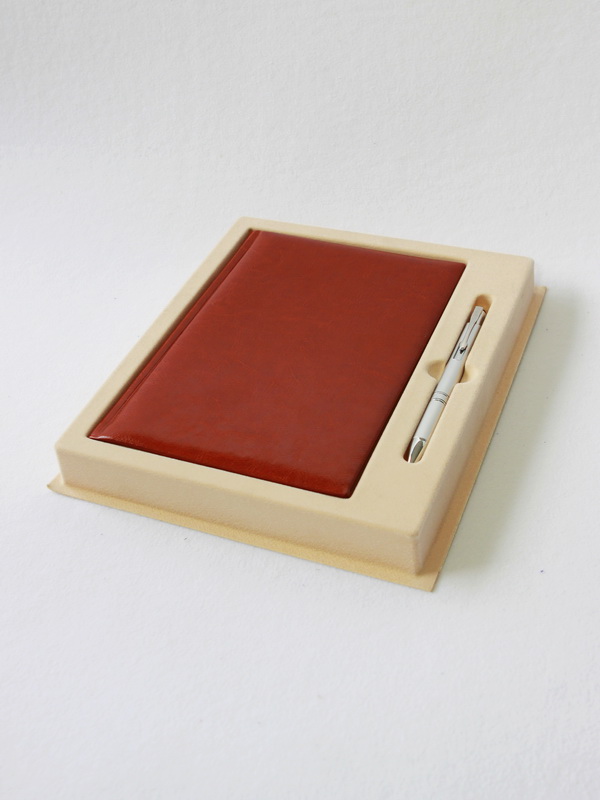 Сувенирная упаковка под ежедневник А5 и ручку
