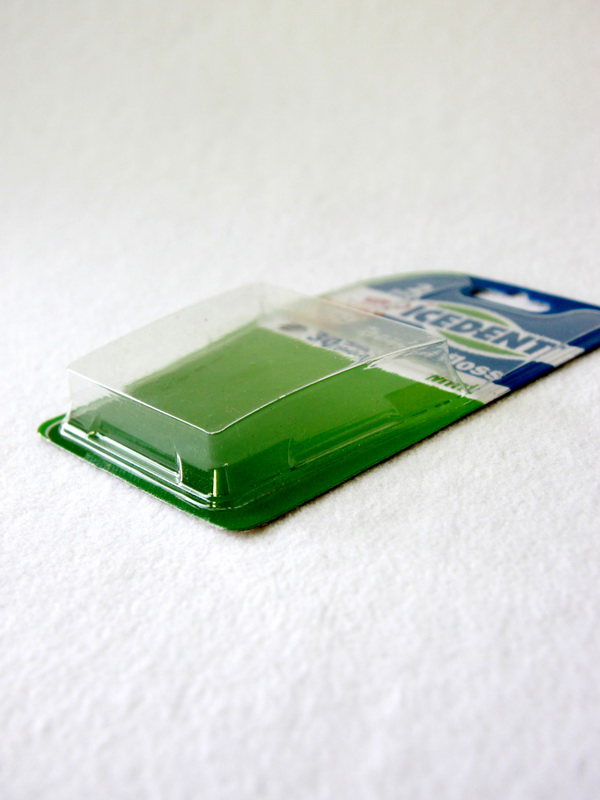 Блистер с приваркой для зубной нити