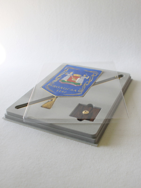 Сувенирная упаковка под вымпел с флагштоком