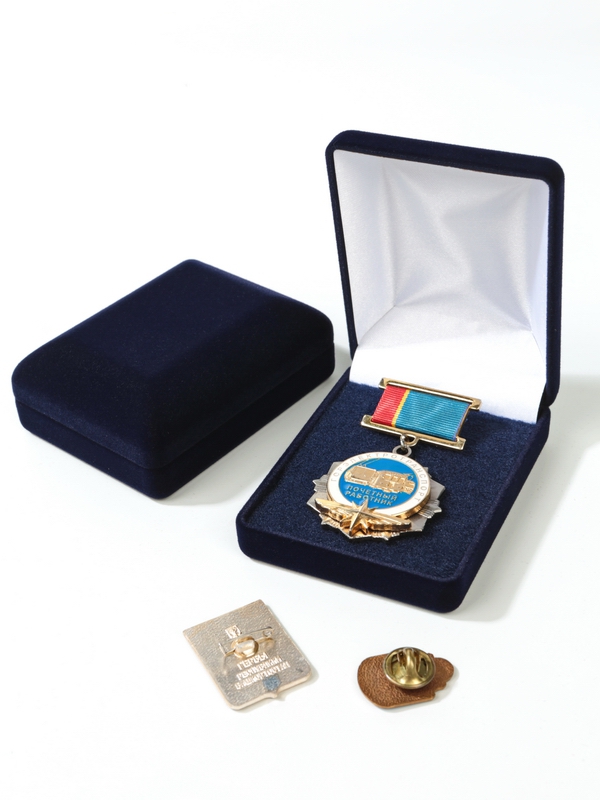 Футляр (61х79х32 мм) с поролоновой вставкой, тёмно-синий