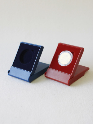 Футляр пластиковый (79х106х16 мм) для одной монеты в капсуле (диаметр 44 мм), светло-бордовый  Футляр пластиковый (79х106х16 мм) для одной монеты в капсуле (диаметр 44 мм), светло-бордовый