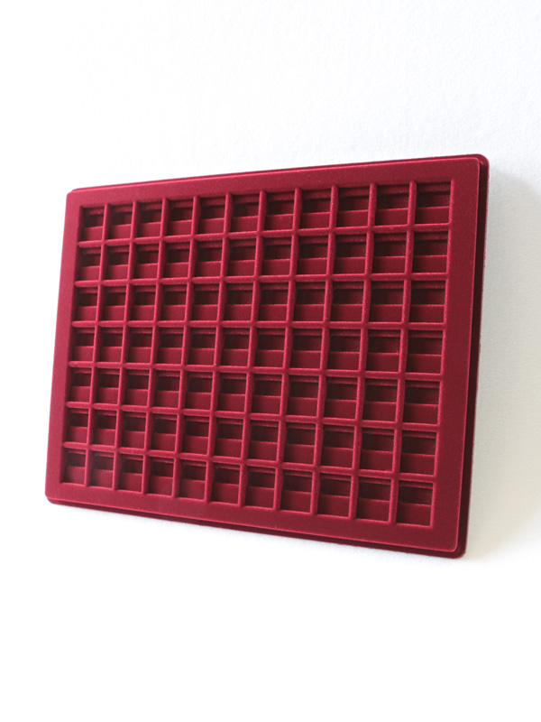  Планшет S (234х296х12 мм) для спортивных значков на булавке (77 ячеек), тёмно-бордовый