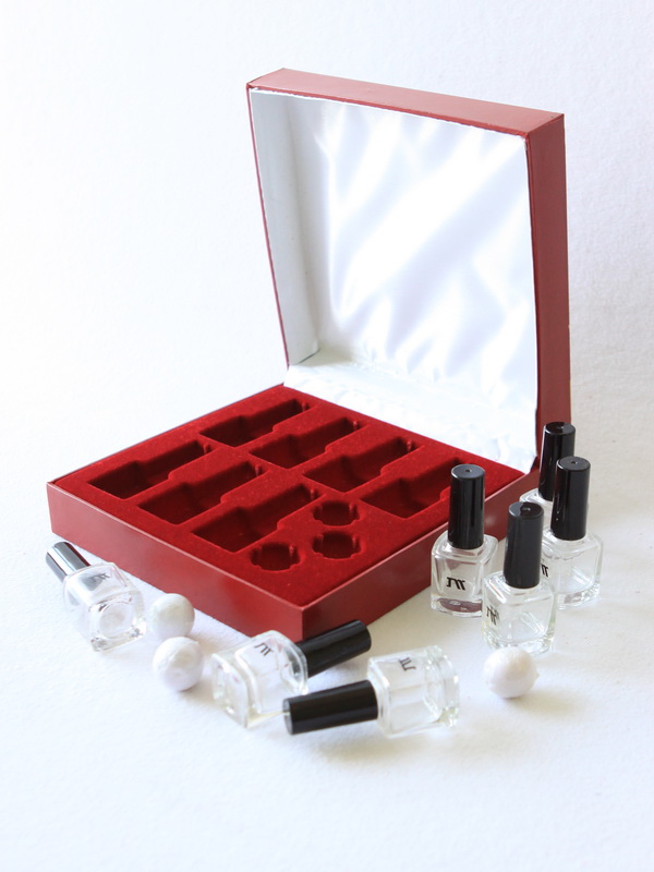 Футляр из кожзаменителя (180х180х60 мм) под набор лаков для ногтей