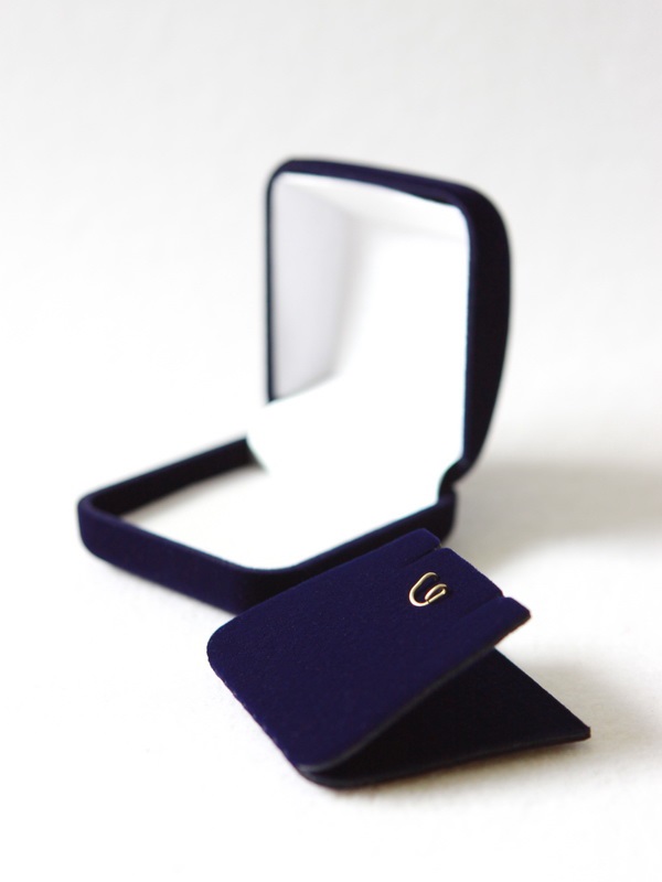 Футляр (53х59х33 мм) под серьги, подвеску (стойка) Футляр (53х59х33 мм) под серьги, подвеску (стойка)