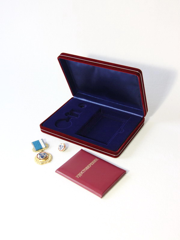 Футляр замшевый (182х128х34 мм) под медаль, фрачник и удостоверение. Вид 2