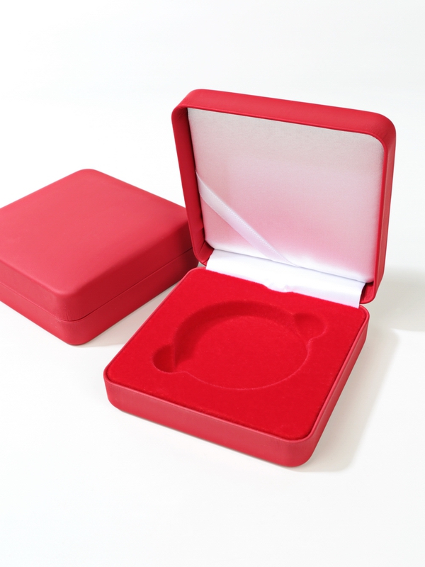 Футляр из искусственной кожи (92х92х36 мм) для 1 монеты в капсуле (диаметр 58 мм), красный