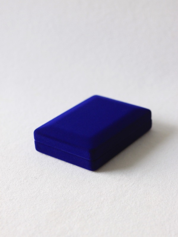 Футляр флокированный (90х124х32 мм) под медаль и фрачник. Вид 1