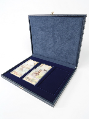 Футляр кожзам Sapfir S (298х237х33 мм) для 3 банкнот в защитной обложке PREMIUM 160