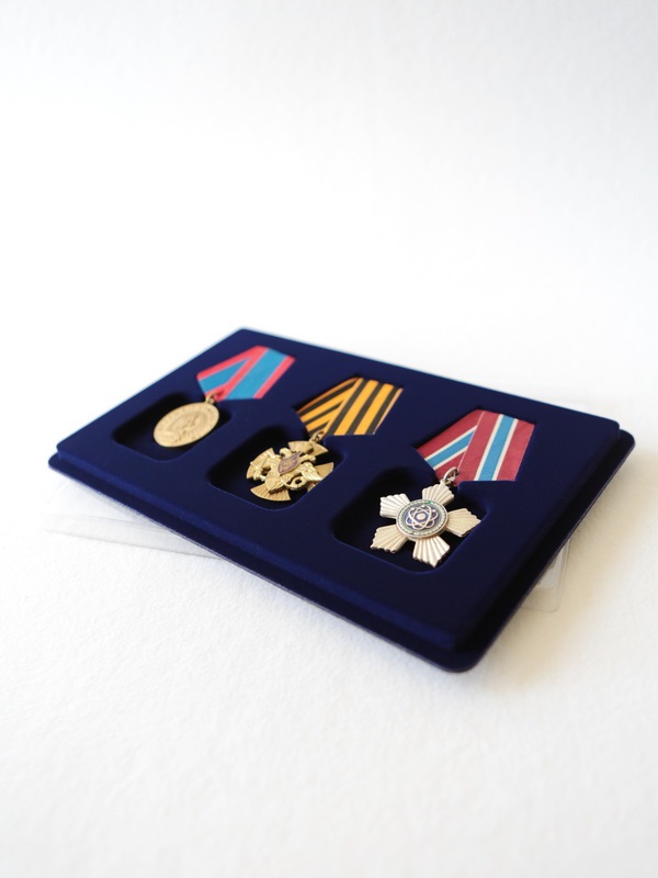 Планшет M (146х236х12 мм) на 3 ордена с пятиугольной колодкой, тёмно-синий