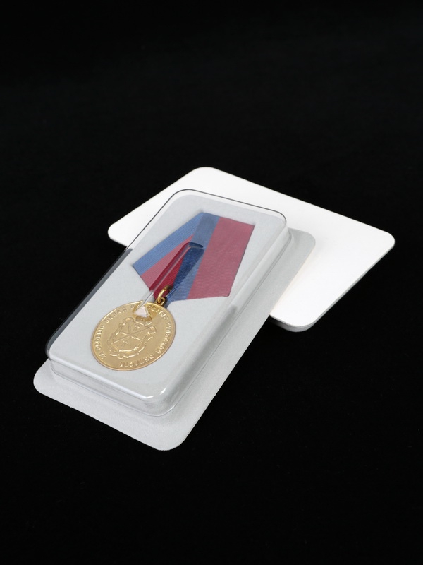 Сувенирная упаковка (60х100х20 мм) под медаль РФ d-32 мм. Спецпредложение, серый  Сувенирная упаковка (60х100х20 мм) под медаль РФ d-32 мм. Спецпредложение, серый