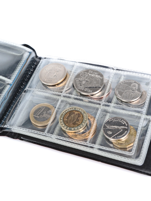 Карманный монетный альбом 138х99х18 мм для размещения 60 монет, горизонтальный, тёмно-бордовый