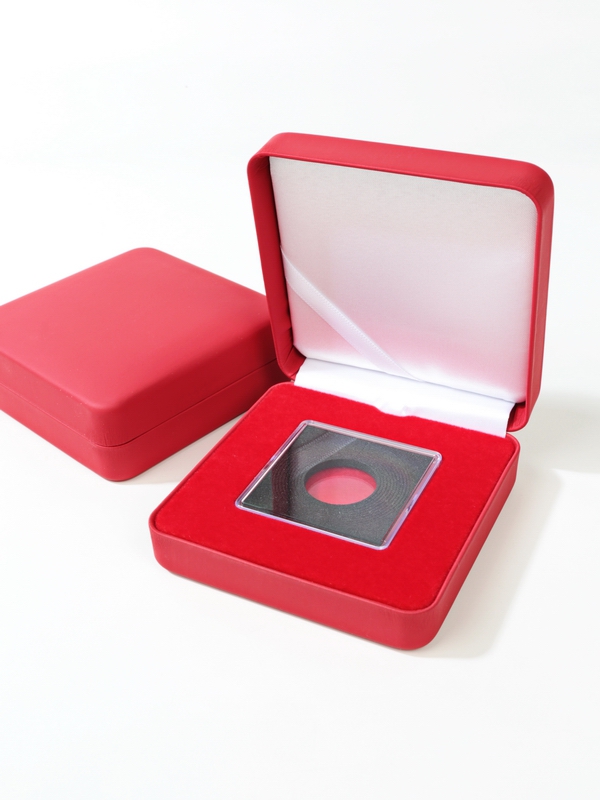 Футляр из искусственной кожи (92х92х36 мм) для 1 монеты в капсуле Quadrum (50х50х6 мм)